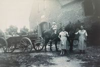 Die zweite Generation. Sommer 1934 auf dem Hofgebäude Hog'n Dor